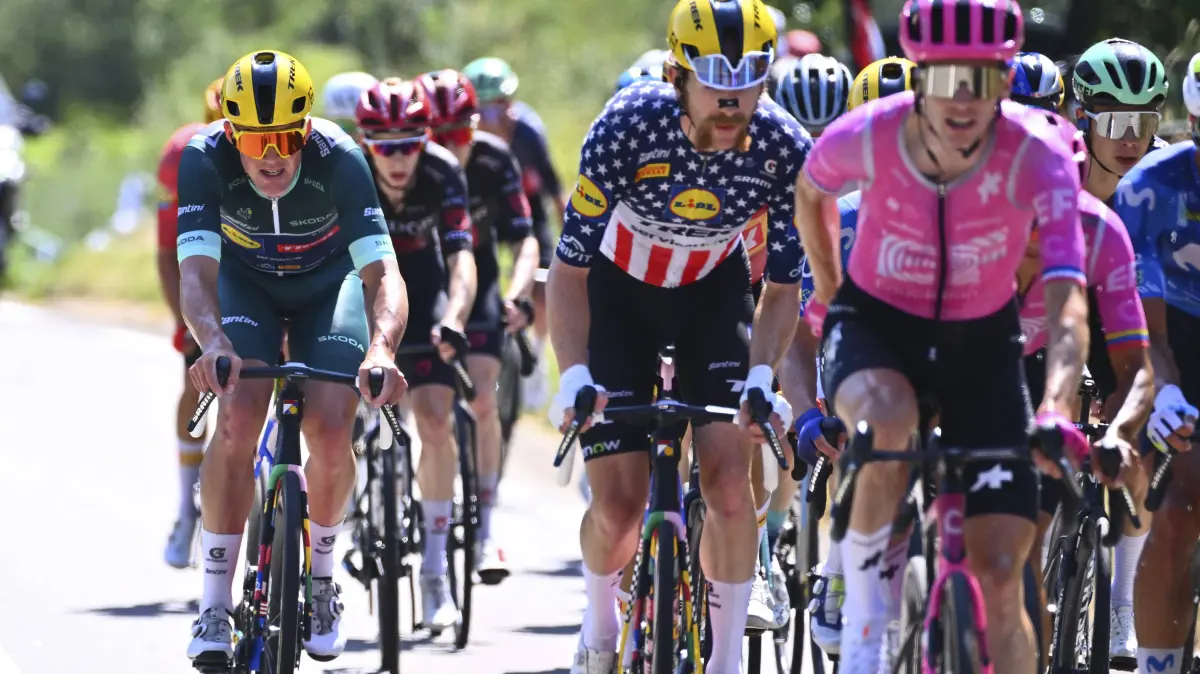 Tour de France 2026 Stage 19: Tour de France 2026 Stage 19 ALPE D HUEZ, FRANCE - JULY 24 : Pedersen Mads DEN of Lidl - Trek during stage 19 of the 113rd edition of Tour de France an UCI World Tour 2.UWT cycling road race stage for Men Elite of 128 km with start in Gap and finish in Alpe d Huez on July 24, 2026 in Alpe d Huez, France, 24/07/2026 Motordriver Kurt Vandenborre - Alpe d Huez France PUBLICATIONxNOTxINxFRAxBEL Copyright: xGvgx