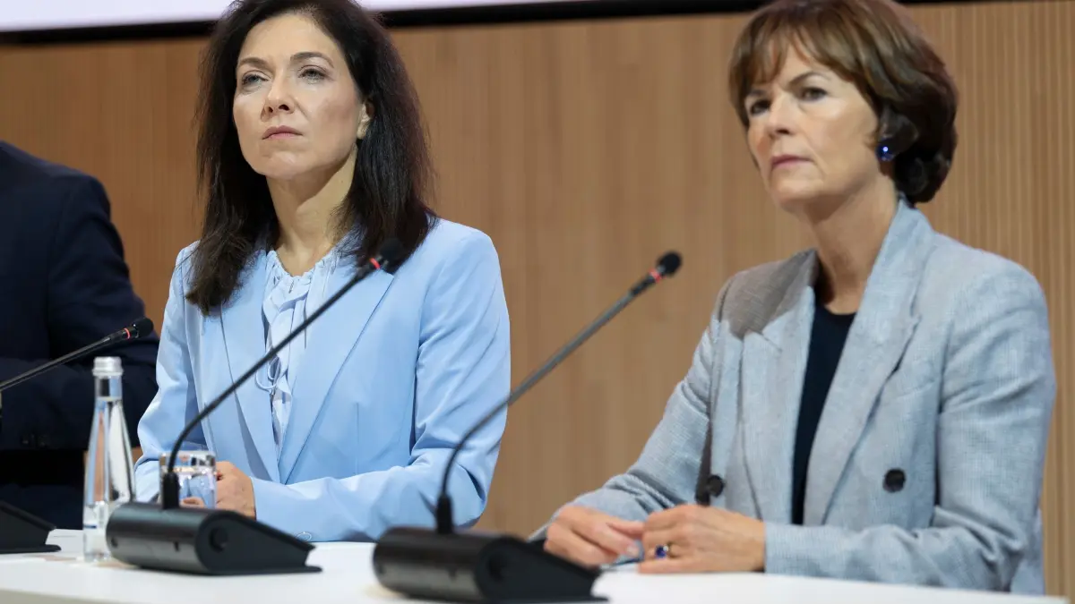 Bundeswirtschaftsministerin Reiche besucht Baden-Württemberg: 27.07.2026, Baden-Württemberg, Stuttgart: Bundeswirtschaftsministerin Katherina Reiche (CDU, l) und Nicola Leibinger-Kammüller, Vorsitzende des Vorstands der Trumpf SE + Co. KG, nehmen an einem Pressetermin im Rahmen eines Besuchs von Reiche bei Trumpf teil. Foto: Marijan Murat/dpa +++ dpa-Bildfunk +++
