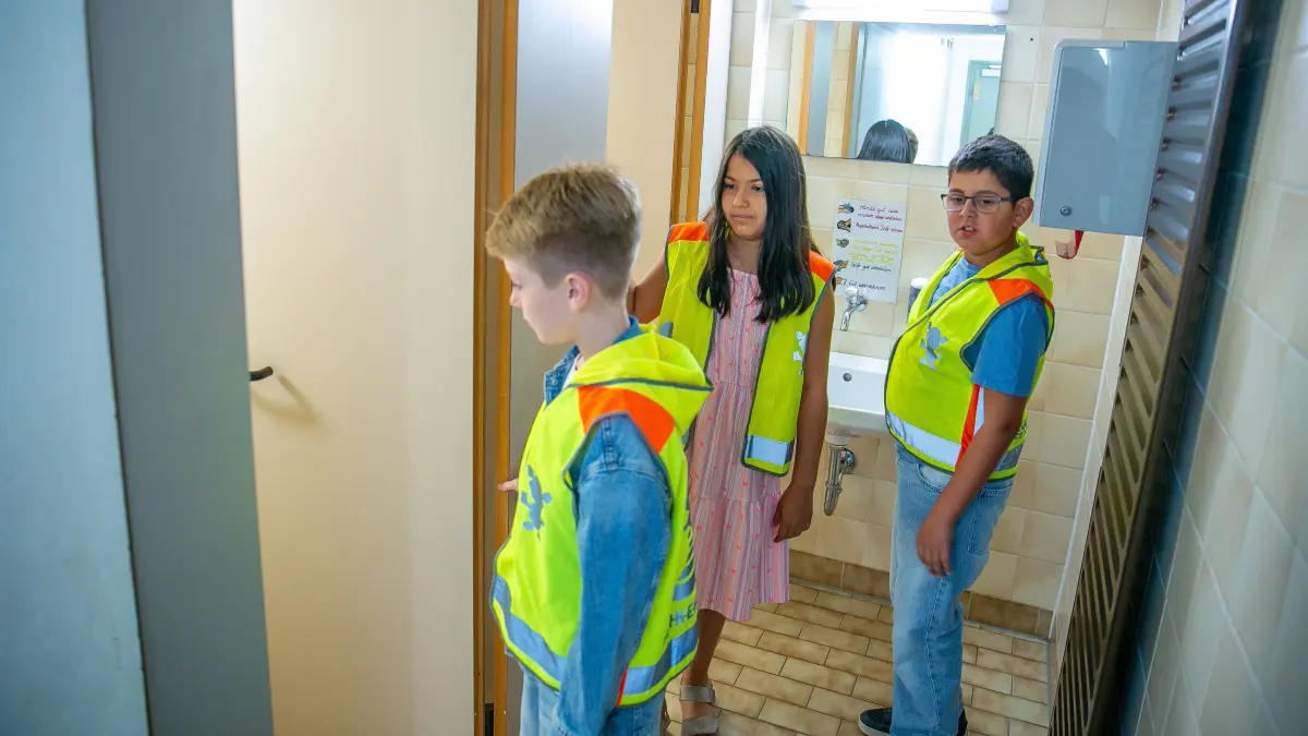 foto: Roberto Bulgrin
24. 07. 2026
Esslingen, Herderschule, Schule Innenstadt Esslingen. Wir stellen ein paar besondere Projekte an Esslinger Schulen vor. "Toilette sauber halten" und "Komplimente-Woche"