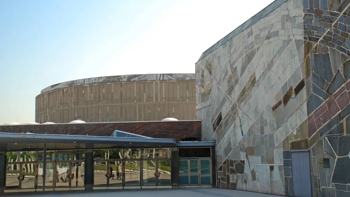 lKultur- und Kongresszentrum Liederhalle in Stuttgart, Gebäude, außen, Außenansicht; 2007, Stuttgart, Beethoven-Saal, Expressionismus, Rolf Gutbrod, Adolf Abel; , quer, Kbdig, Einzelbild, Architektur, Kunst, Veranstaltungsorte, Deutschland, , Reisen, Baden Württemberg, Europa