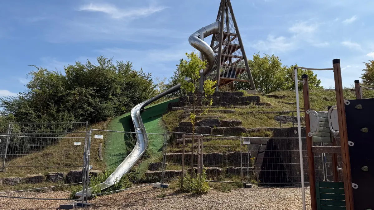 Rutschturm auf Spielplatz Rübländer in Dagersheim ist noch gesperrt
