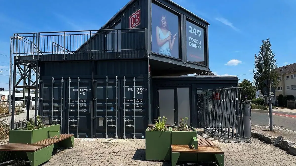 Neuer vollautomatischer 24-Stunden-Laden am Bahnhof Renningen, SpaceStation der Firma bk worlds