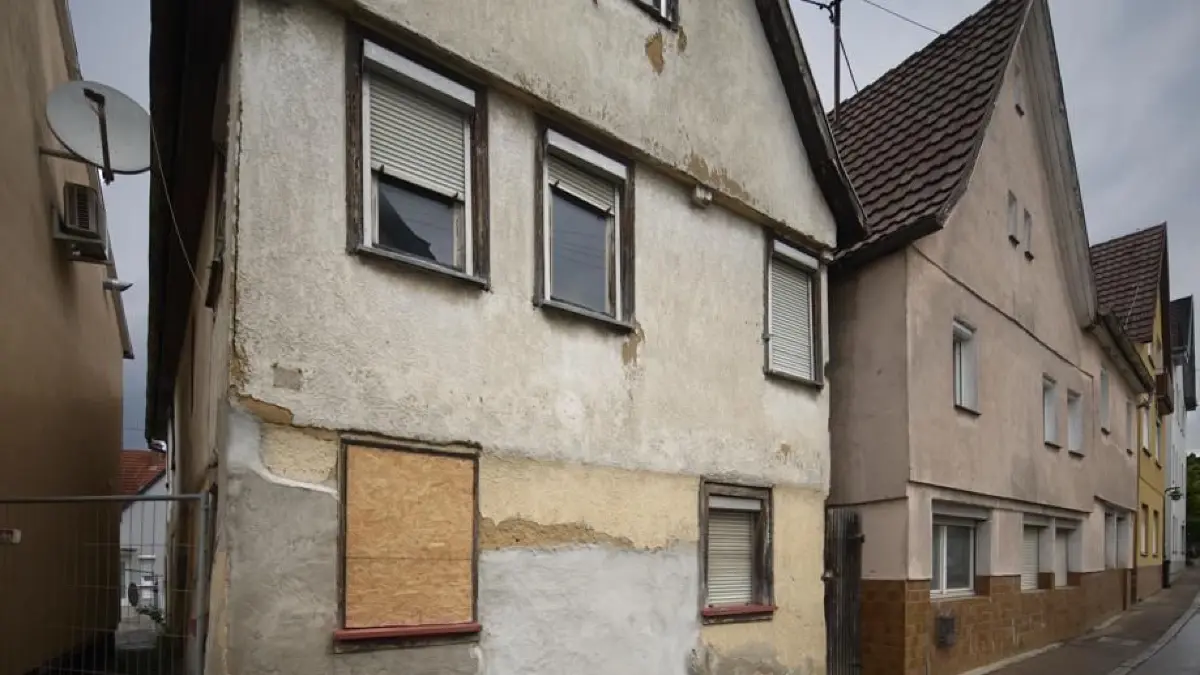 Bald kommt der Abrissbager für die alten Häuser im Weimer-Quarteir an der Schmerstraße im Fellbacher Oberdorf.