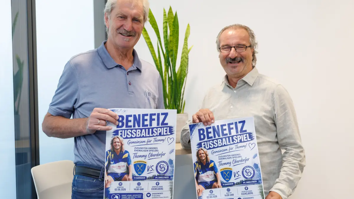 Benefizfussballspiel: Der Böblinger Journalist und ehemalige Fußballer Thommy Oberdorfer sitzt seit einem Hirnschlag 2024 im Rollstuhl und ist ein Pflegefall. Seine ehemaligen Vereine TV Darmsheim und VfL Sindelfingen veranstalten am 2. August ein Benefizspiel. Treffen mit den Verantwortlichen, Jürgen Schuhmann und Gerd Körber vom TV Darmsheim