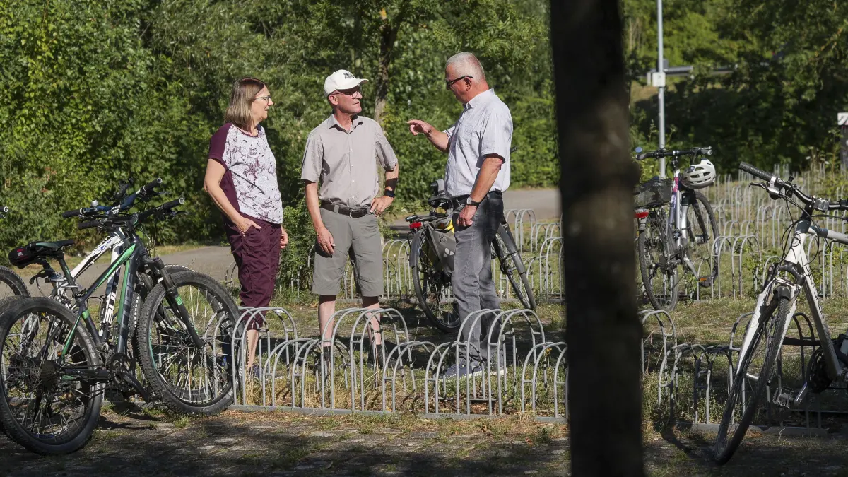 Sommergespräch: Leonberg - Sommergespräch: Ob Pumptrack oder Fahrradstraße - den Grünen dauern viele Themen viel zu lange. Im Bild v l n r: : Birgit Widmaier
Stellv. Fraktionsvorsitzende, Bernd Murschel
, Fraktionsvorsitzender , Redaktionsleiter der Leonberger Kreiszeitung Thoimas Slotwinski