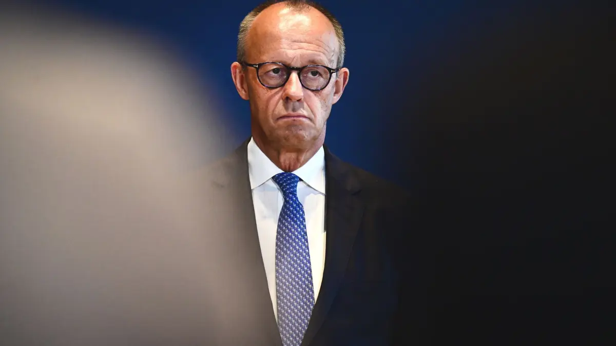 Kabinettsumbildung: 29.07.2026, Berlin: Friedrich Merz (CDU), Bundeskanzler, während der Ernennung und Entlassung von Mitgliedern der Bundesregierung. Foto: Sebastian Gollnow/dpa +++ dpa-Bildfunk +++