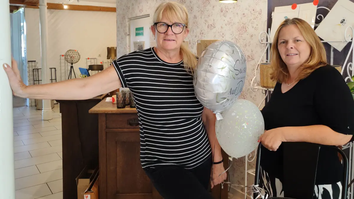 Geben mit einem lachenden Auge auf (v.l.): Anita Dworschak und Gabriele Semlitsch.