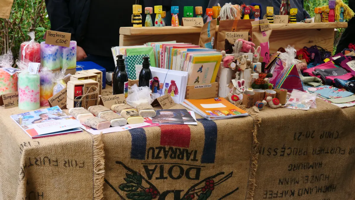 Am Eröffnungswochenende (1.+2.8.) findet im Rahmen des Festivals auch der Sommermarkt mit 30 lokalen Ausstellern statt.