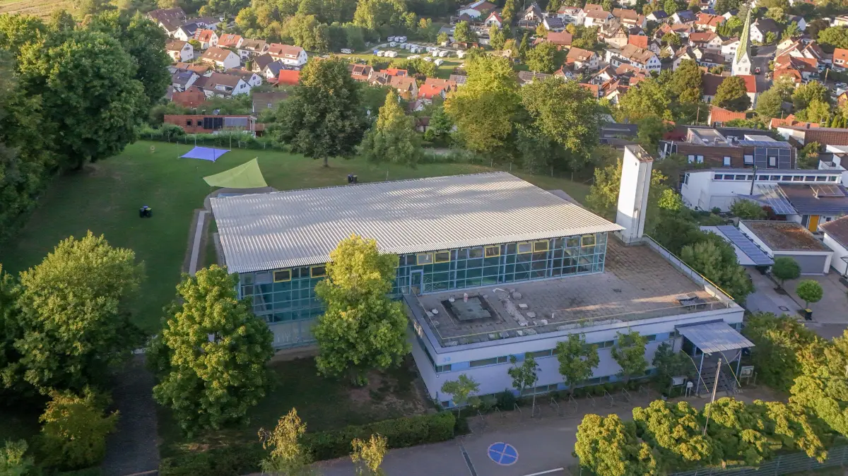 Dem Gartenhallenbad in Aichtal droht die Schließung.