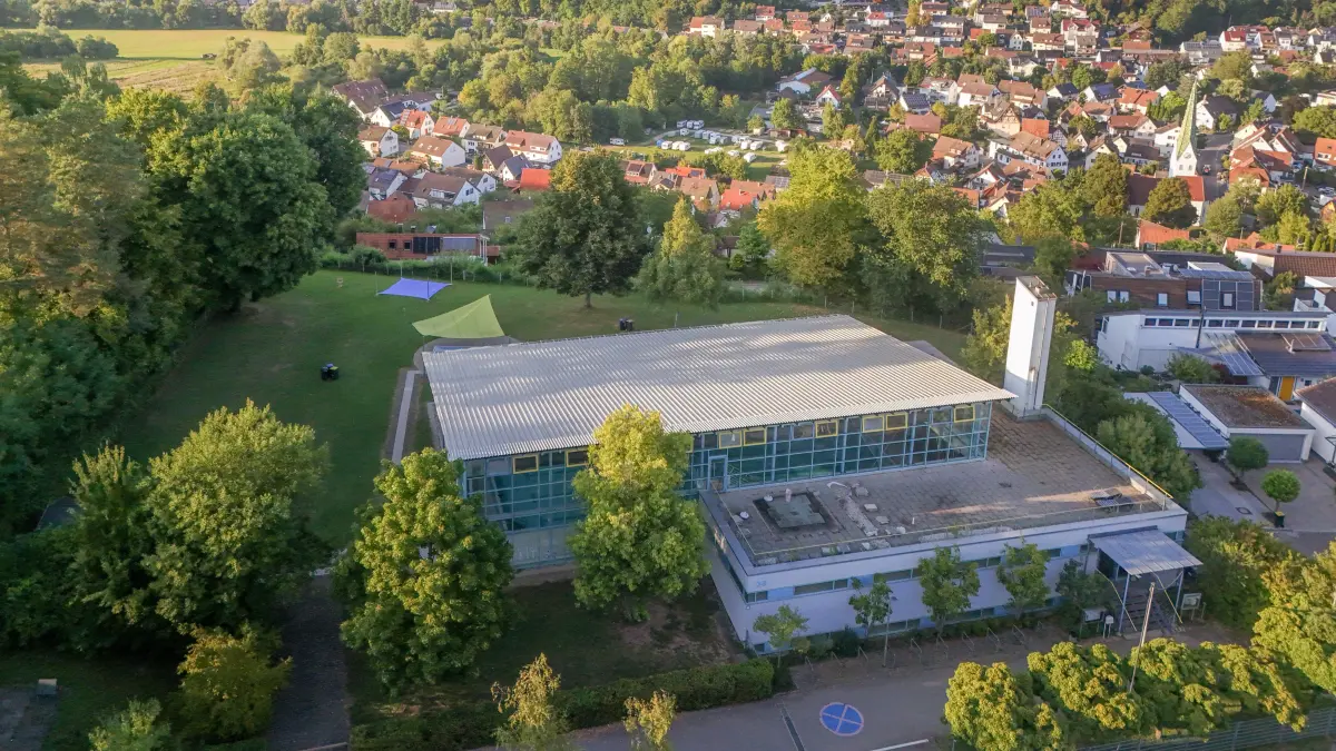 Dem Gartenhallenbad in Aichtal droht die Schließung.