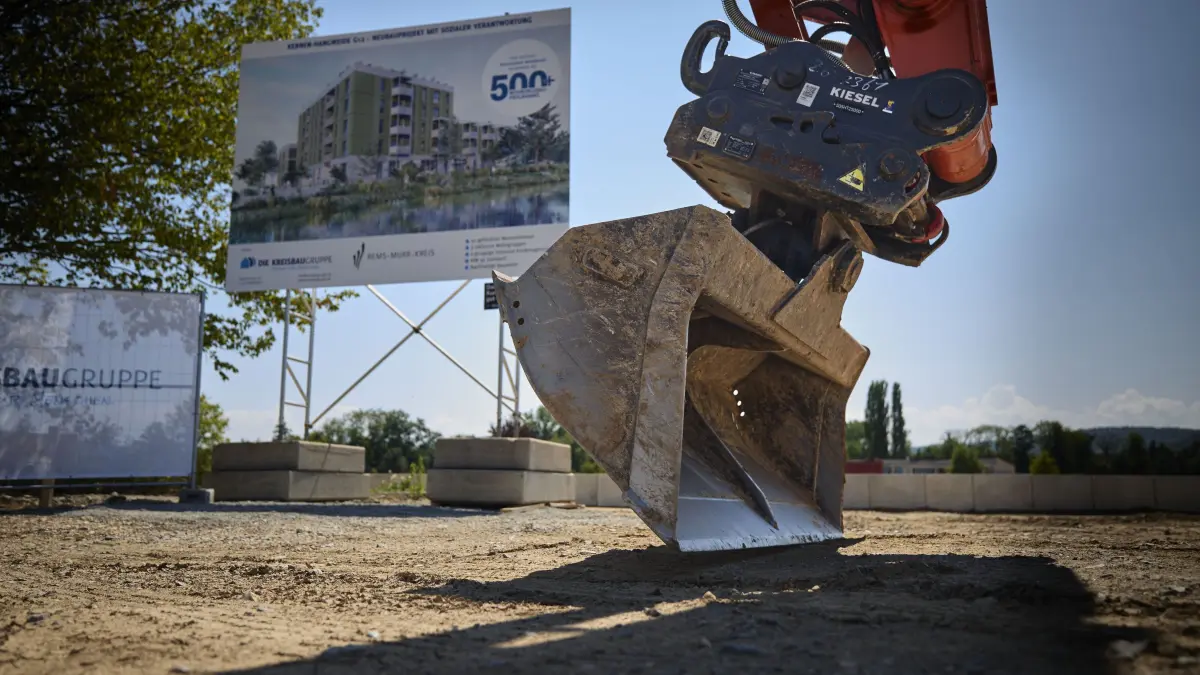 KEINEN AUSSCHNITT MACHEN Symbolischer Baustart auf der Hangweide: KEINEN AUSSCHNITT MACHEN
Kernen-Rommelshausen, DEU, 29.07.2028
Symbolischer Baustart auf der Hangweide
No model release. Kein Einverständnis für Werbung, keine Weitergabe an Dritte.
Abgebildete Personen haben der Veröffentlichung in der STZN zugestimmt.