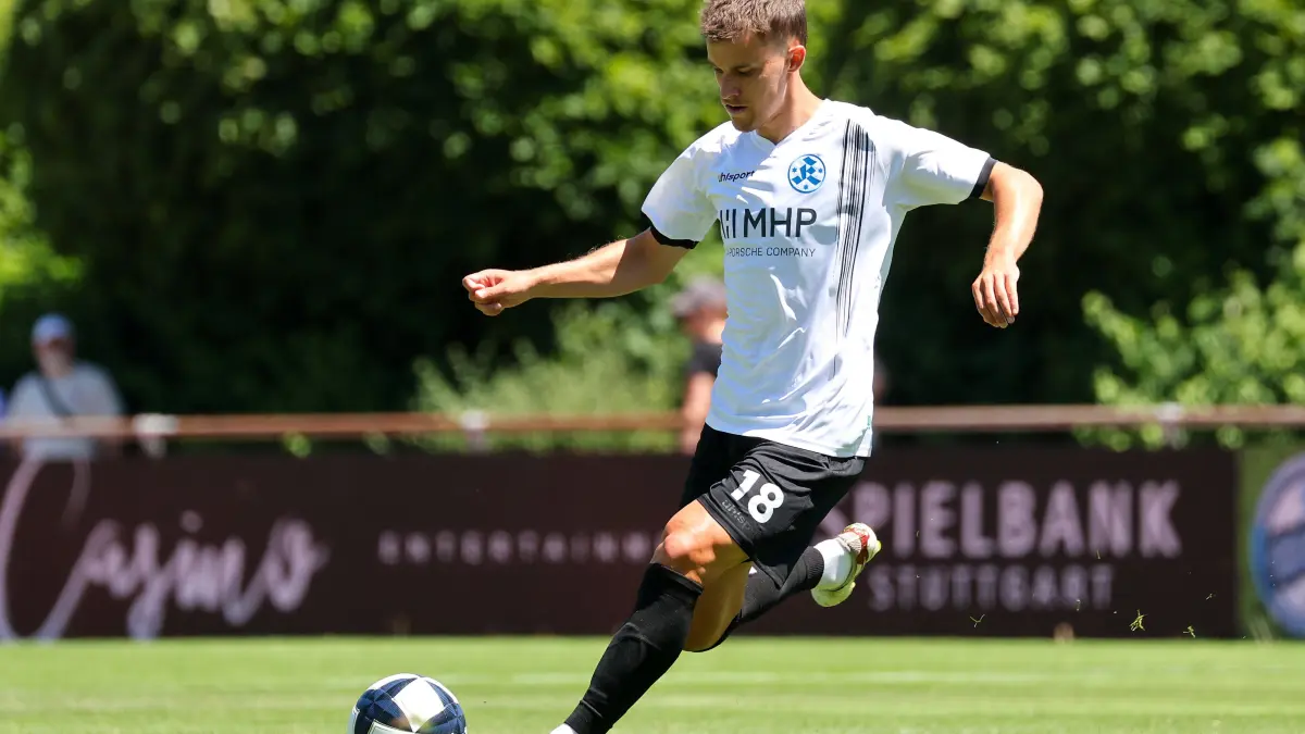 04.07.2026, Deutschland, Stuttgart, Fussball Testspiel, Regionalliga Südwest, SV Stuttgarter Kickers vs. Young Boys Reutlingen, Maximilian Zaiser Kickers *** July 4, 2026, Germany, Stuttgart, Soccer Friendly Match, Regionalliga Südwest, SV Stuttgarter Kickers vs. Young Boys Reutlingen, Maximilian Zaiser Kickers