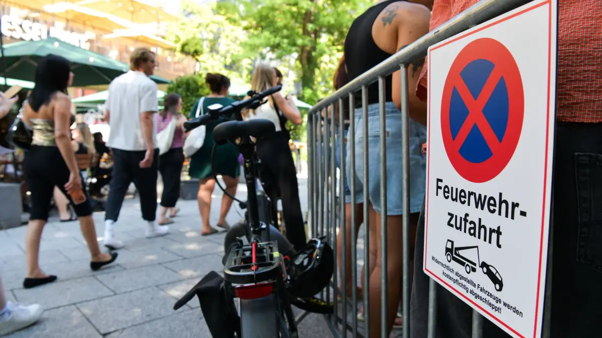 Lehrertag am Palast der Republik: Stuttgart, #gastro Lehrertag am Palast der Republik? Strömen auc hdieses Jahr wieder die Massen? Palast der Republik, Bolzstraße, Innenstadt
