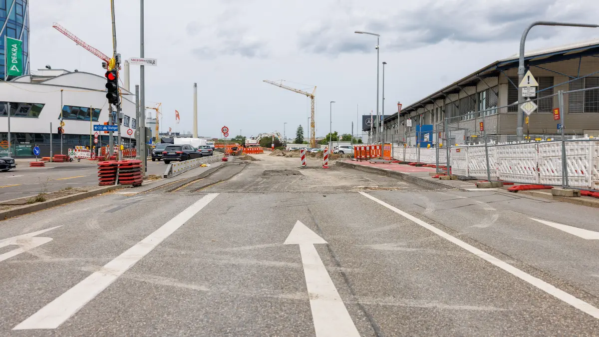 Baustellen an der A81, Wolfgang-Brumme-Allee, Kreuzung Motoworld, Flugfeldallee,