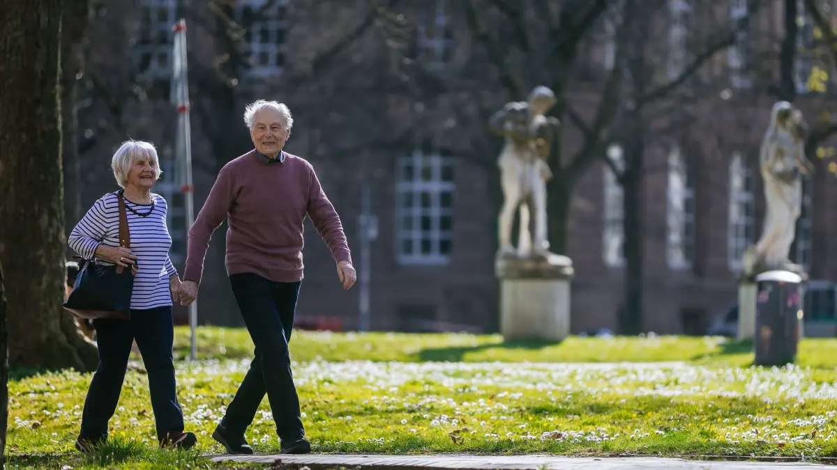 Vor Ihrer Behandlung im Klinikum Stuttgart konnten Gudrun und Horst Smolla kaum noch laufen. Jetzt sind Sie wieder gut zu Fuß unterwegs.
