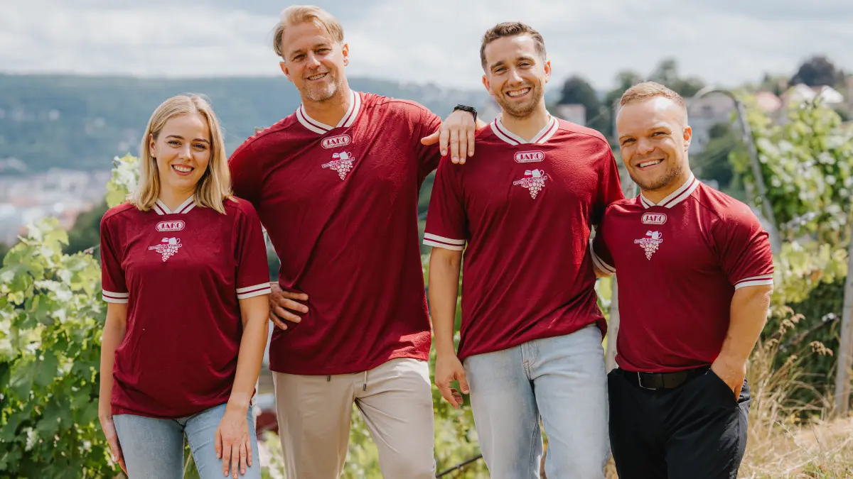 In Kooperation mit JAKO entstand anlässlich des Jubiläums dieses Benefiz-Trikot.