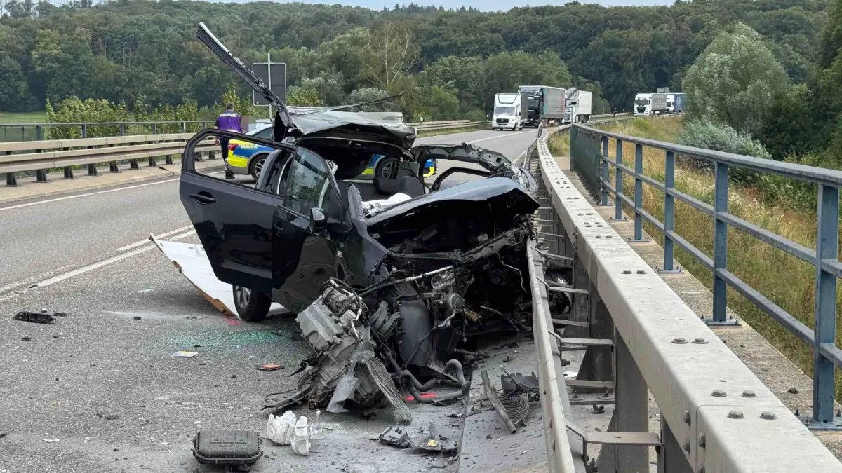 Zu einem tödlichen Unfall kam es an diesem Donnerstag gegen 15.45 Uhr auf der Bundesstraße 312 in Höhe des Aileswasensees bei Neckartailfingen.