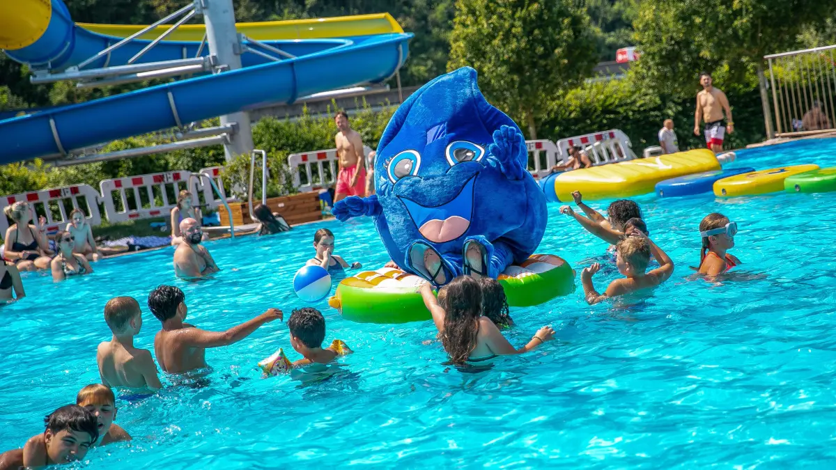 foto: Roberto Bulgrin
30. 07. 2026
Esslingen, Freibad, Poolparty zum Ferienstart