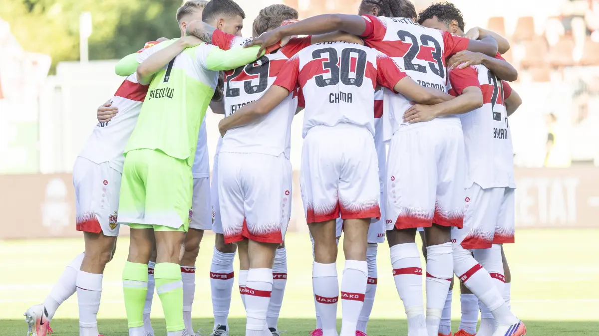 Der VfB Stuttgart spielt gegen Paris FC.