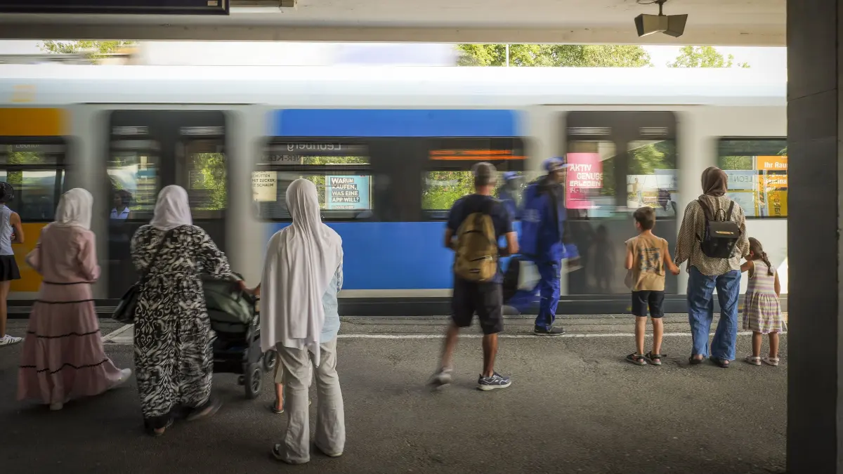 S6: Leonberg - Die S6 , hier am Leonberger Bahnhof, ist die pünktlichste S-Bahn-Linie im Großraum Stuttgart