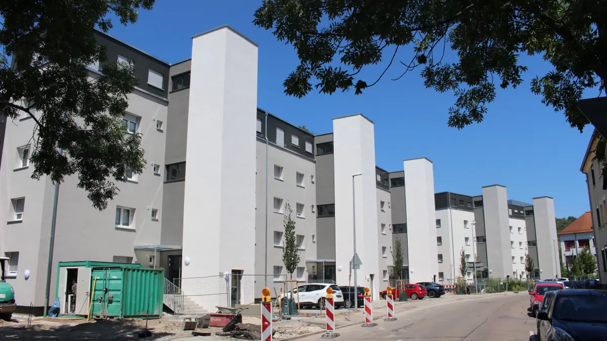 Projekt der EWB - Esslinger Wohnungsbau GmbH: An der Karl-Pfaff-Straße in der Pliensauvorstadt wurden Bestandsgebäude kernsaniert und aufgestockt. Zehn neuen Wohnungen sind entstanden