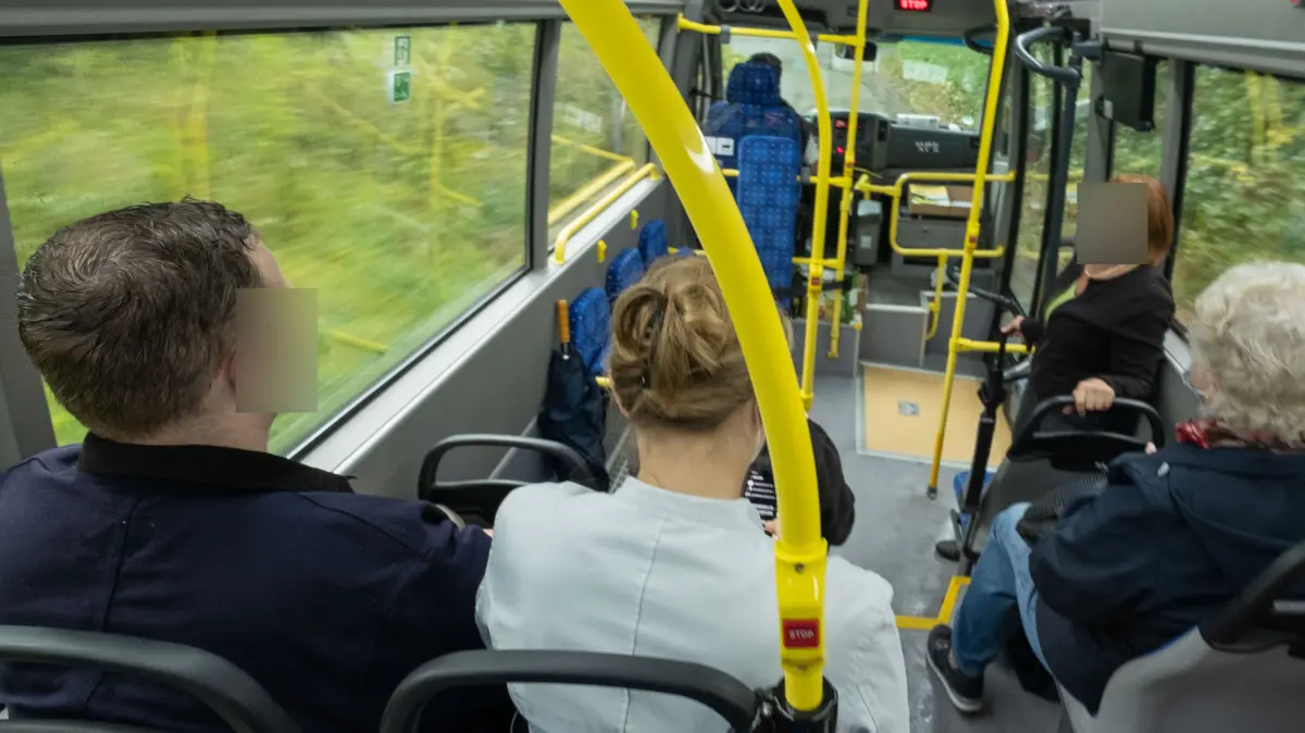 Rundfahrt mit dem Ortsbus in Stuttgart Stammheim.