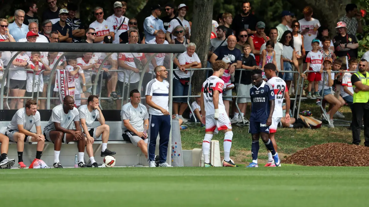 01.08.26 VfB Stuttgart - Paris FC: 01.08.26 VfB Stuttgart - Paris FC Deutschland, Stuttgart, 01.08.2026, Fussball, Bundesliga, Saison 2026/2027, Testspiel, VfB Stuttgart - Paris FC: Liam Rosenior Trainer Paris FC. *** August 1, 2026 VfB Stuttgart vs. Paris FC Germany, Stuttgart, August 1, 2026, Soccer, Bundesliga, 20262027 Season, Friendly Match, VfB Stuttgart vs. Paris FC Liam Rosenior, Head Coach of Paris FC