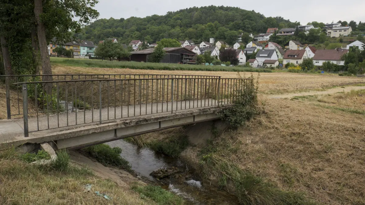 Grenzbach: Mönsheim - Wegen der Grenzbach plant die Stadt Hochwasserschutz für knapp 4 Millionen Euro