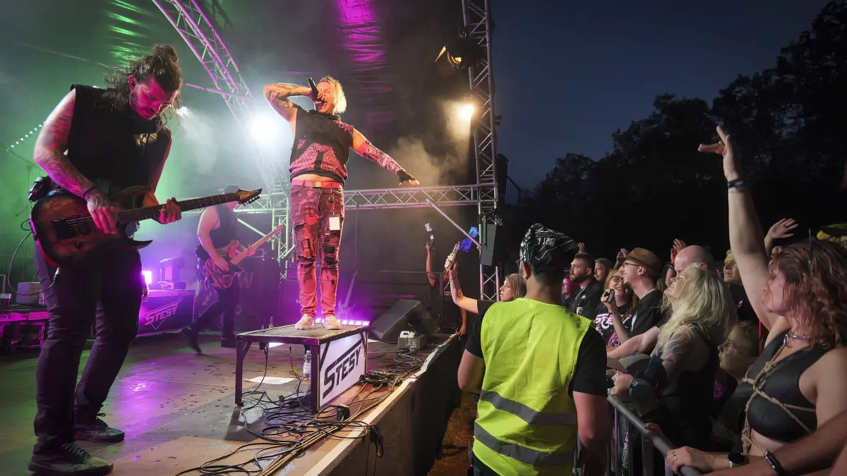 RockXplosion: Leonberg Warmbronn - Woodstock auf Leonberger Art: Warmbronner Open Air feiert 40 Jahre. Im Bild: Stesy auf der X-Tension Stage