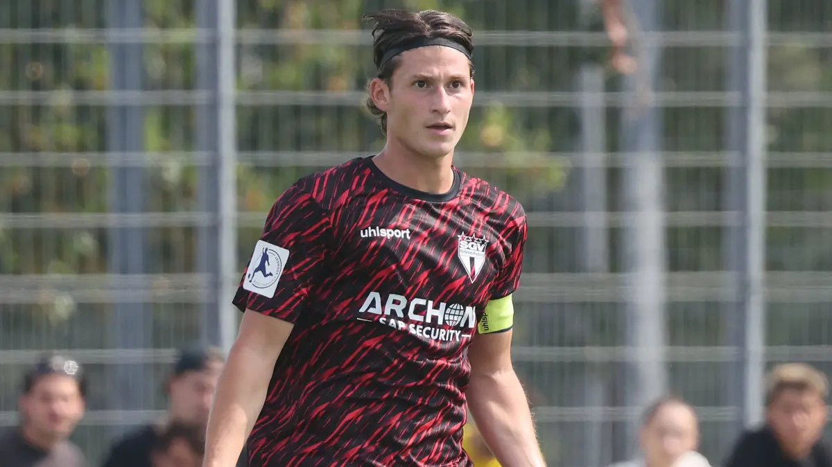 Fußball SV Kornwestheim vs. SGV Heilbronn-Freiberg : BAU // Kornwestheim , Fußball 2. Runde WFV Pokal SV Salamander Kornwestheim vs. SGV Heilbronn-Freiberg , Paul Polauke ( Korn )
