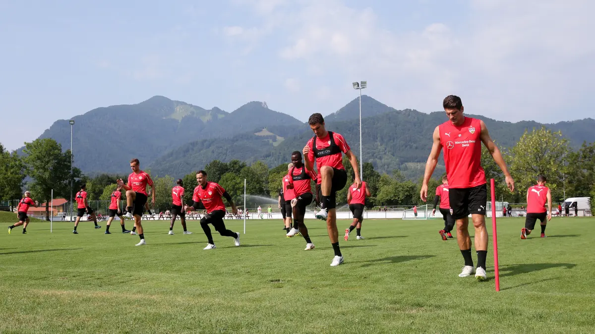 BAU// 02.08.2018.2018 Grassau Fußball VfB Stuttgart Trainingslager in Grassau, Feature Übersicht, v.r. Mario Gomez, Marcin Kaminski, Chadrac Akolo, Jens Grahl, David Kopacz