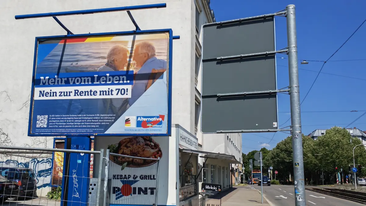 AfD-Außenwerbung von der Bundestagsfraktion auf einem Plakat in der Neckarstraße 223 in Stuttgart
