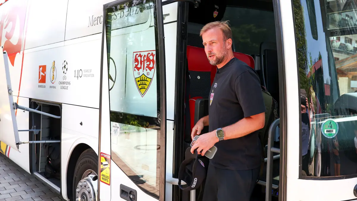 BAU // 03.08.2026, Deutschland, Grassau, Fußball Bundesliga, Saison 2026/2027, Trainingslager VfB Stuttgart, VfB Trainer Sebastian Hoeneß