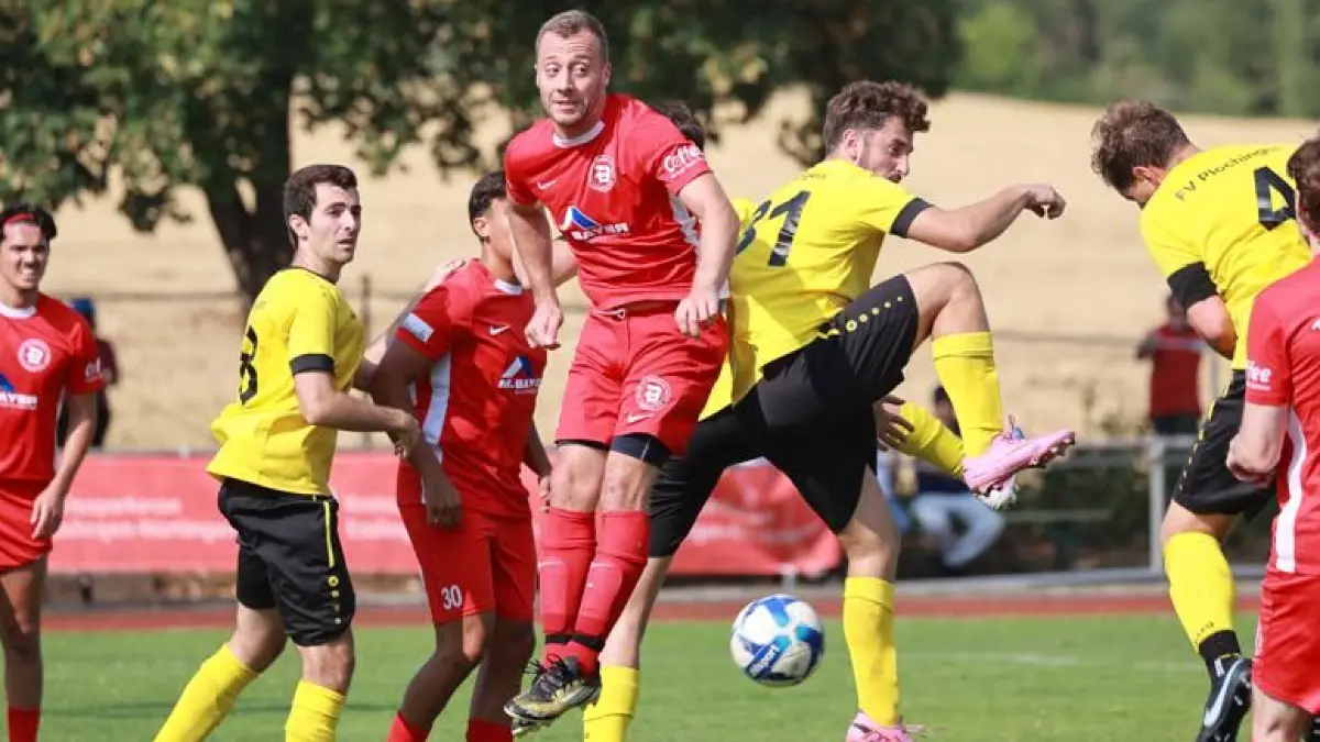 Im Halbfinale zwischen den beiden Bezirksligisten FV Plochingen und TSV Deizisau ging es heiß her und am Ende musste das Elfmeterschießen herhalten. Die Deizisauer gewannen dort mit 4:3.