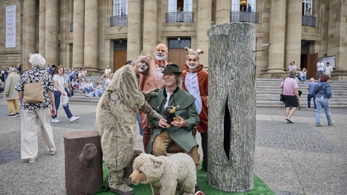 Beim Theaterfest kommen Besucher und Besucherinnen der Bühnenwelt ganz nah und können Theater aus neuen Perspektiven erleben.