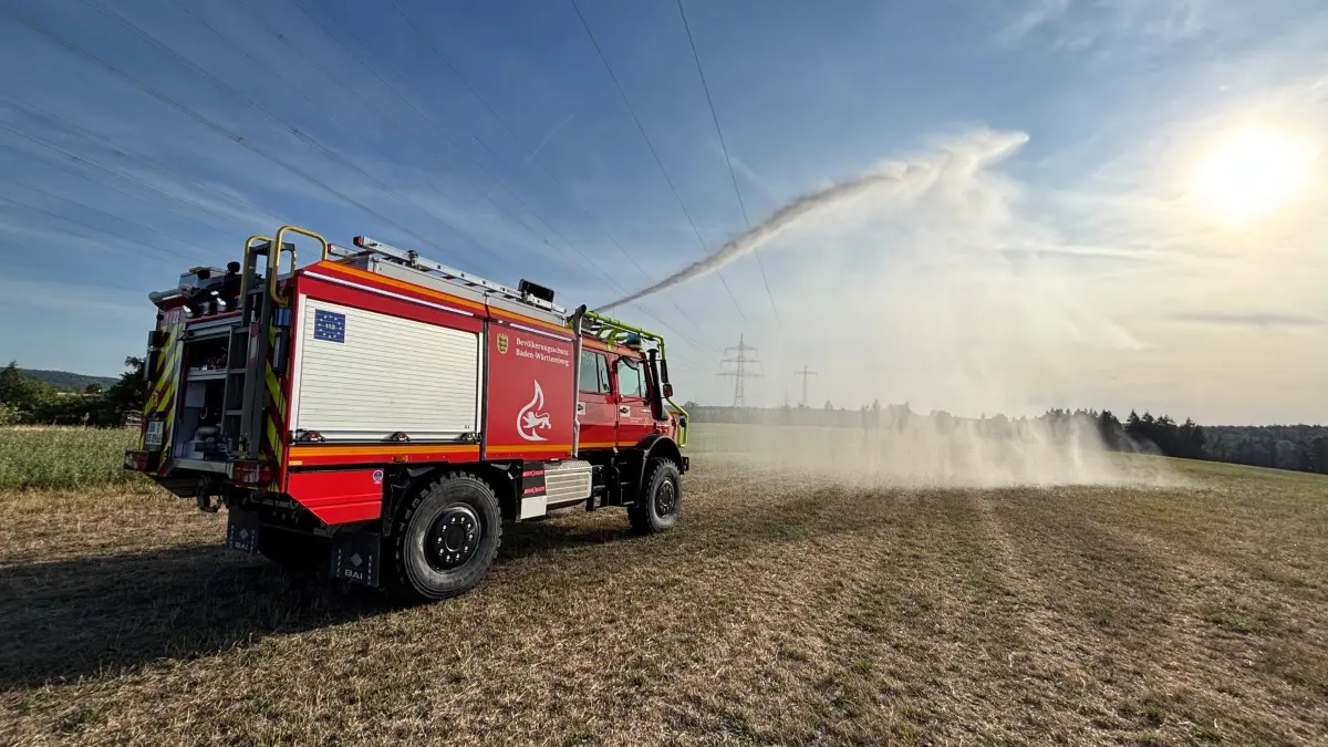 Eines von sechs Spezialfahrzeugen, die das Land Baden-Württemberg beschafft hat: der TLF-Wald der Freiwilligen Feuerwehr Gärtringen bei einer Übung.