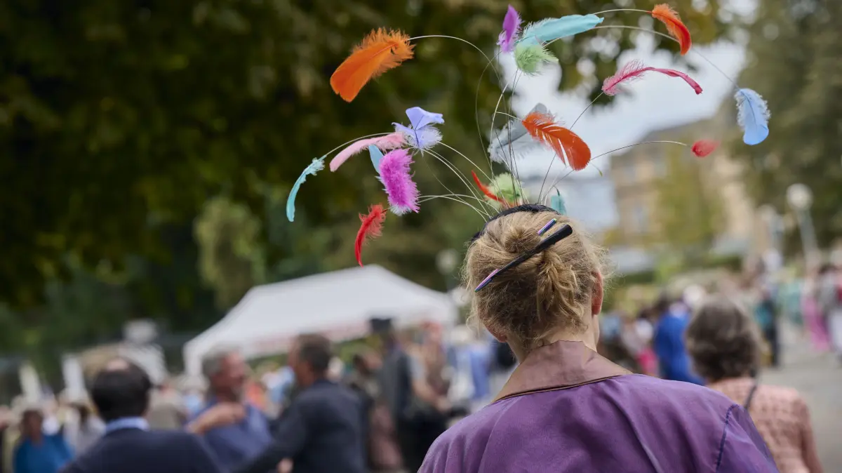 Bunte Eindrücke, besondere Momente und viele Begegnungen prägen das Theaterfest und machen die Veranstaltung zu einem Erlebnis für Besucher und Besucherinnen.