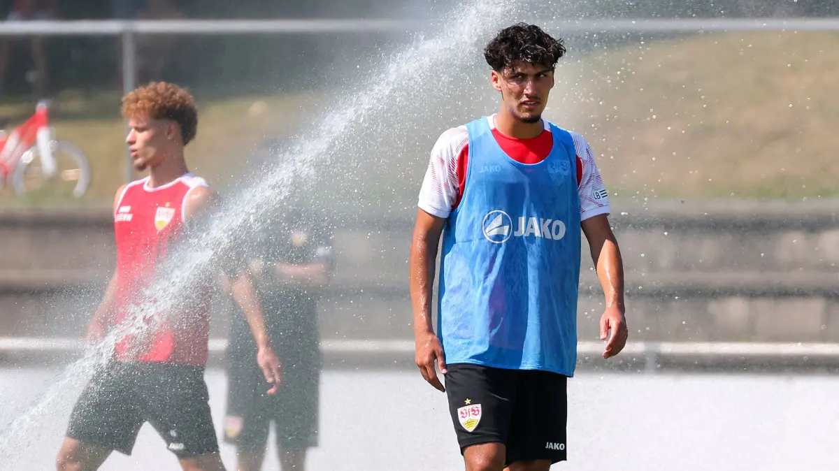 Fußball VfB Stuttgart Trainingslager: 04.08.2026, Deutschland, Grassau, Fußball Bundesliga, Saison 2026/2027, Trainingslager VfB Stuttgart, Ertugrul Yigit *** August 4, 2026, Germany, Grassau, Bundesliga, 20262027 season, VfB Stuttgart training camp, Ertugrul Yigit