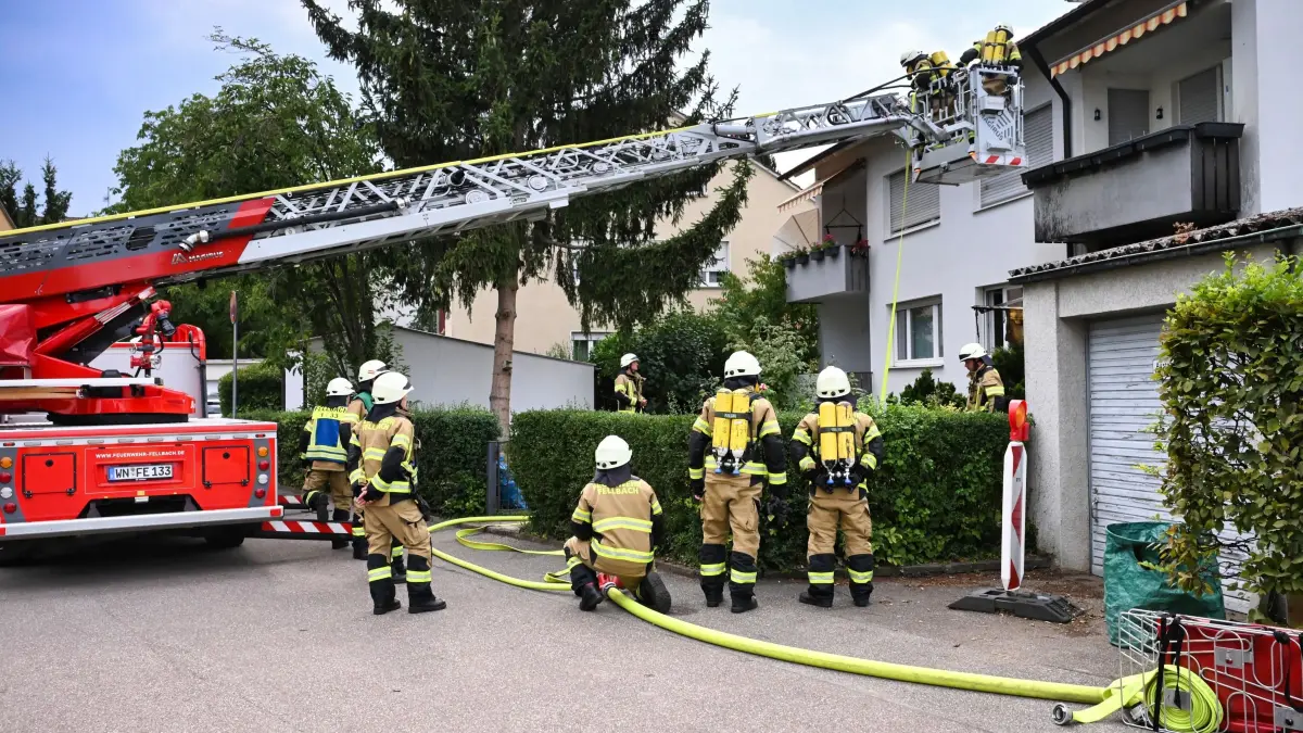 Die Feuerwehr rückte mit vier Fahrzeugen und 25 Einsatzkräften an.