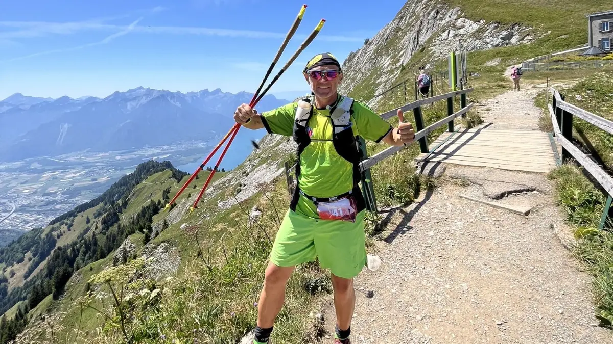 Karlheinz Dravec auf dem Weg durch die Schweizer Alpen. Beim Crossing Switzerland legte der Reichenbacher 400 Kilometer sowie jeweils 25.000 Höhenmeter bergauf und bergab zurück.