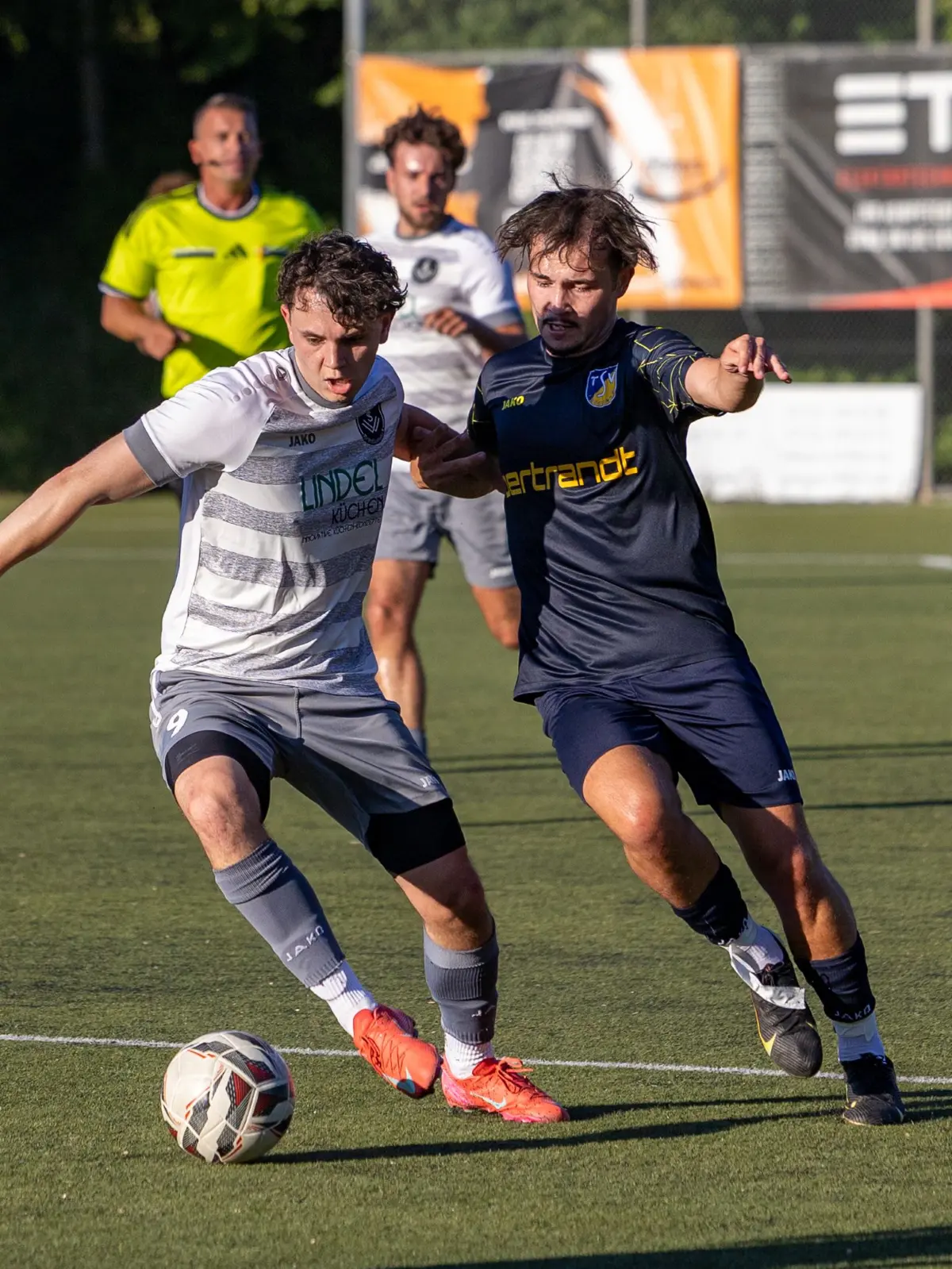TSV Ehningen - TSV Waldenbuch, Fussball, Herren, Freundschaftsspiele Wuerttemberg, Saison 2026/2027, 28.07.2026, Patrick Neumann (TSV Waldenbuch #09) und Egeme Sarikaya (TSV Ehningen #10)
Foto: DROFITSCH/EIBNER
