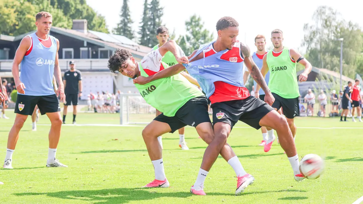 Fußball VfB Stuttgart Trainingslager: 04.08.2026, Deutschland, Grassau, Fußball Bundesliga, Saison 2026/2027, Trainingslager VfB Stuttgart, Ertugrul Yigit, Nikolas Nartey *** August 4, 2026, Germany, Grassau, Bundesliga, 20262027 season, VfB Stuttgart training camp, Ertugrul Yigit, Nikolas Nartey
