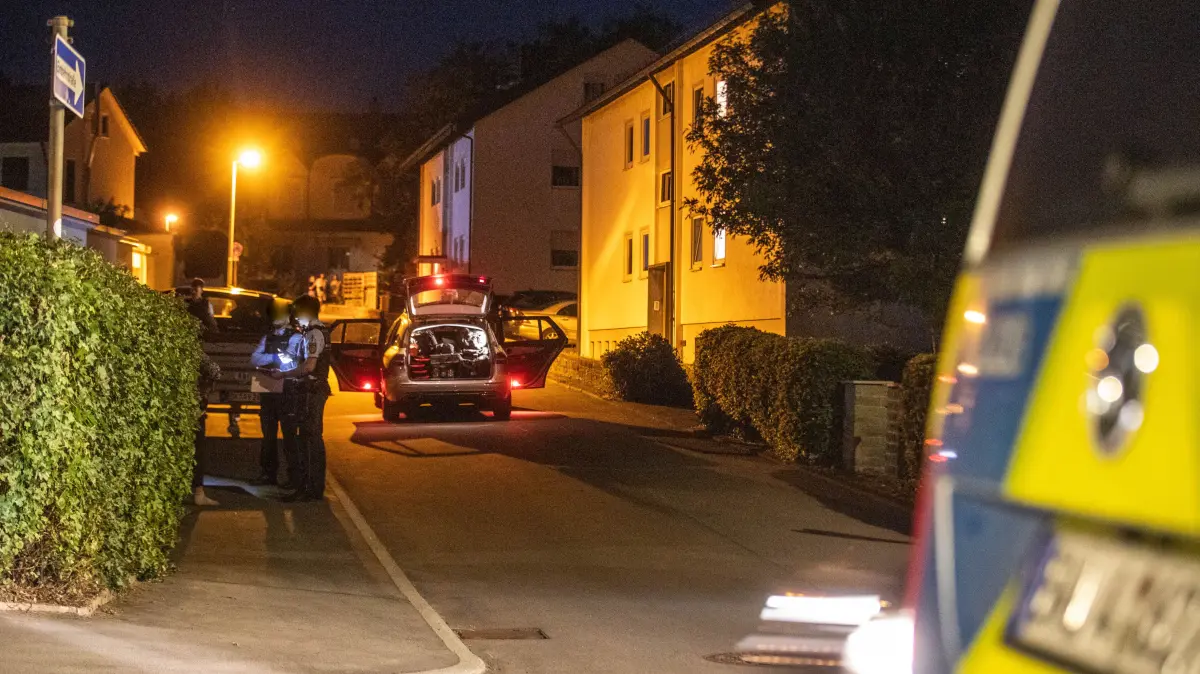 Nächtlicher Polizeieinsatz in Backnang am Sonntag. Mehrere Personen wurden verletzt.