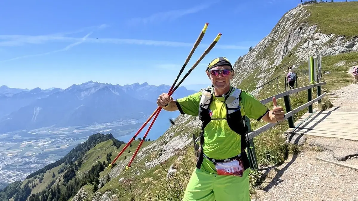 Karlheinz Dravec auf dem Weg durch die Schweizer Alpen. Beim Crossing Switzerland legte der Reichenbacher 400 Kilometer sowie jeweils 25.000 Höhenmeter bergauf und bergab zurück.