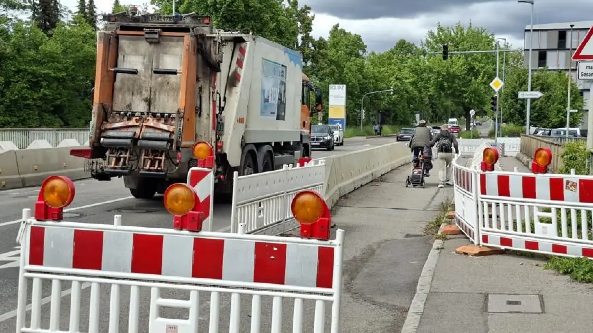 Brücke auf der Höhenstraße über der Bahnlinie: Sanierung in weiter Ferne?