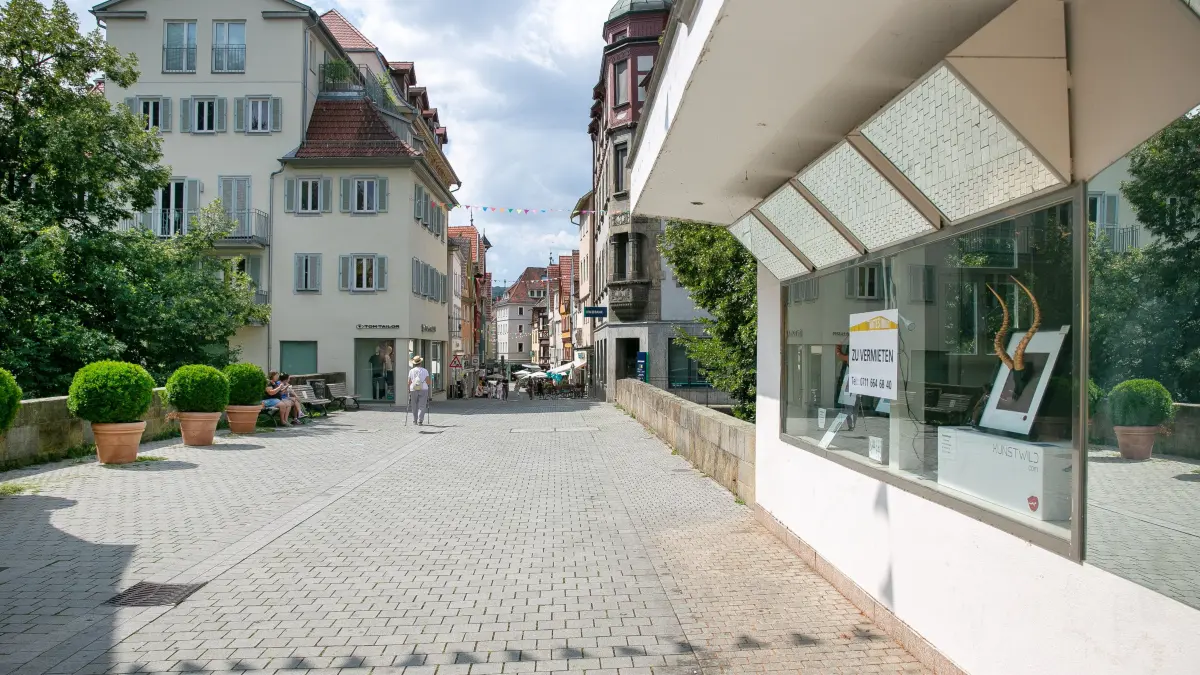 foto: Roberto Bulgrin
03. 08. 2026
Esslingen, Pliensau, innere Bruecke, Die Hitze leert die Innenstädte im Kreis Esslingen. Das ergeben Frequenzmessungen der IHK