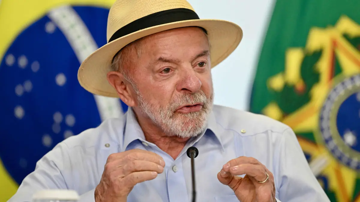 BRAZIL-POLITICS: Brazil’s President Luiz Inacio Lula da Silva gestures as he speaks during the signing ceremony of the new law establishing the national policy on minimum wages for road freight transport at Planalto Palace in Brasilia on August 5, 2026. (Photo by Evaristo Sa / AFP)