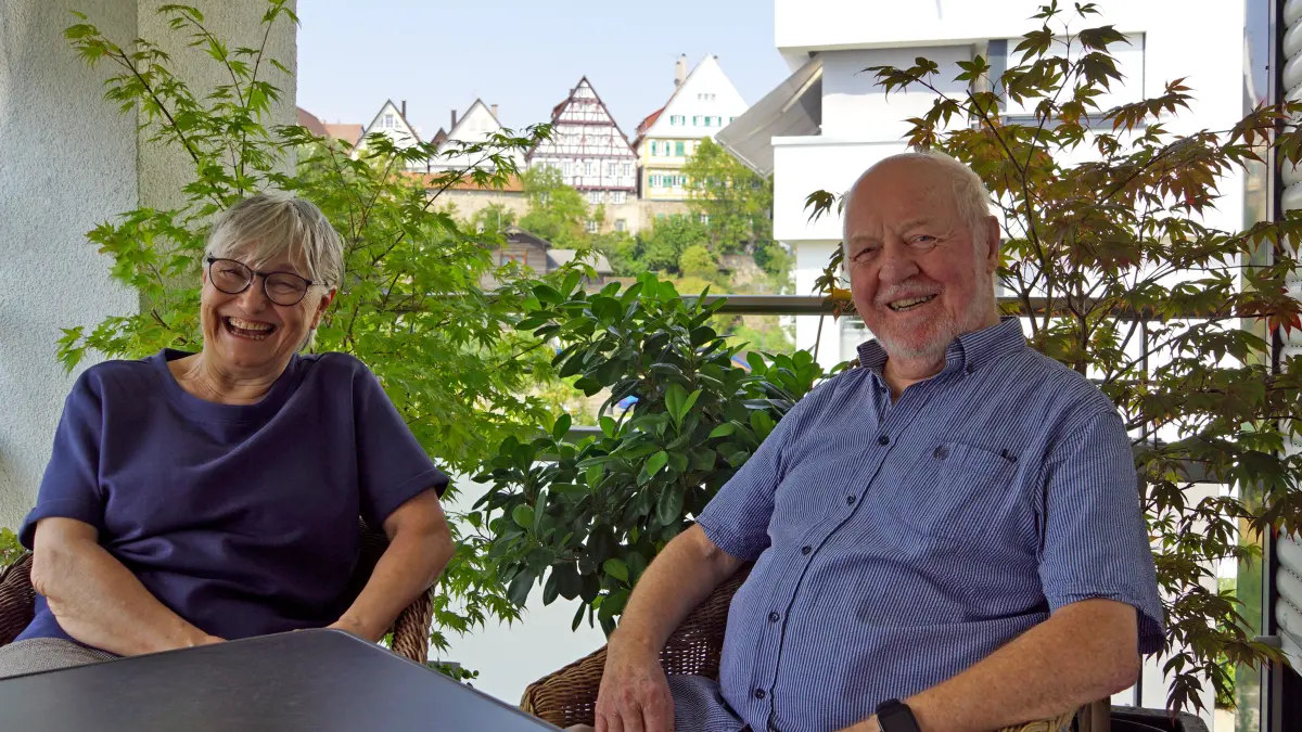 Monika und Martin Hechinger, Leonberg, Layher-Areal, auf dem Balkon