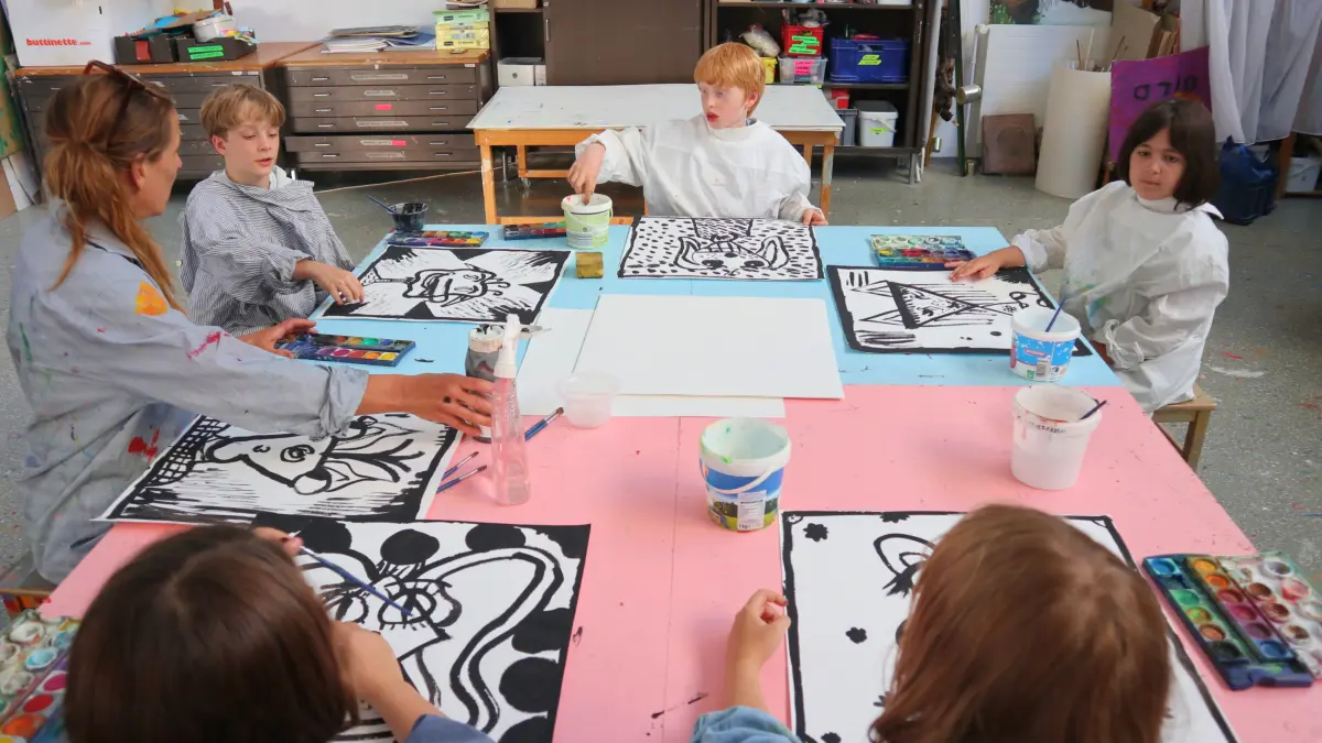 Kinder an der Jugendkunstschule "Jukus" in der Eberhardstraße 61 Stuttgart