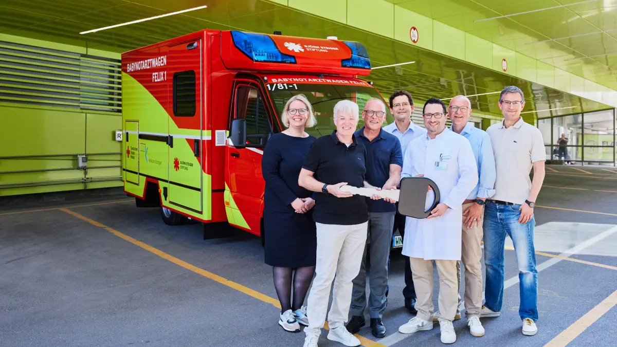 Die Übergabe fand im Olgahospital des Klinikums im Beisein von Thomas Fuhrmann, Bürgermeister für Wirtschaft, Finanzen und Beteiligungen der Stadt Stuttgart, statt.